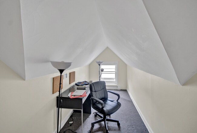 Building Photo - 2137 Maple Ave