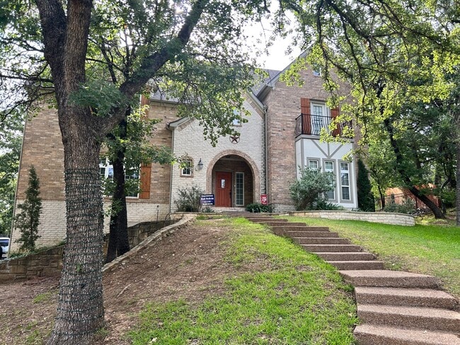 Primary Photo - 4 Timberline Ct