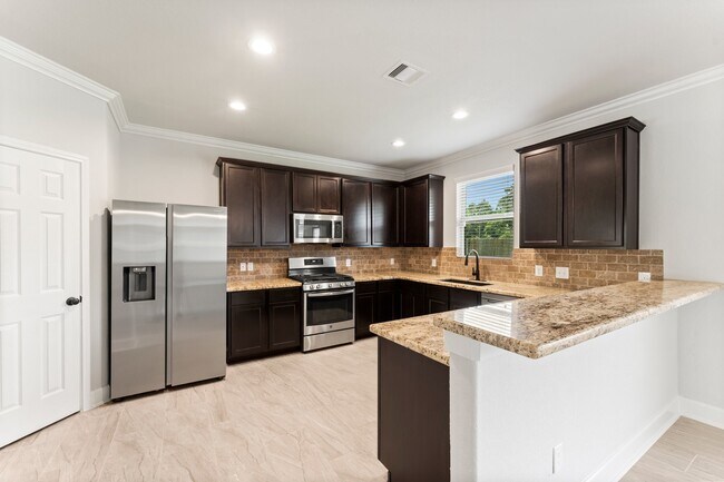 Building Photo - 2590 Magnolia Fair Way