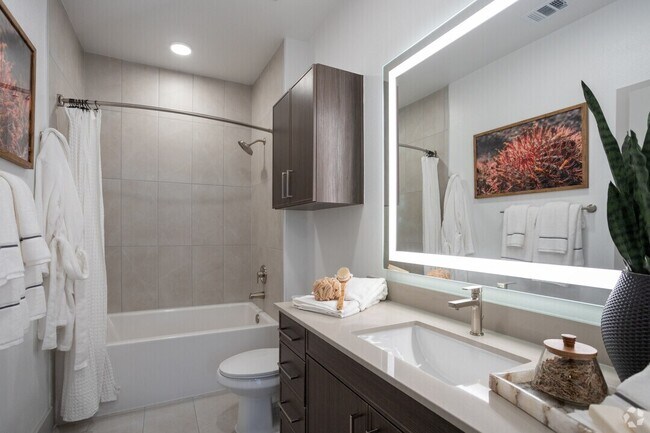 Building Photo - Luxury Living in the Heart of Downtown!