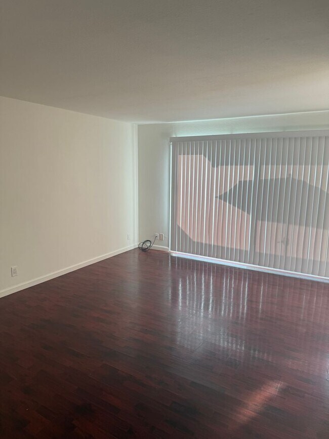 Building Photo - Charming 2-Bedroom Condo in Prime Walnut C...