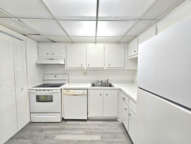 Building Photo - 7801 S Colony Cir