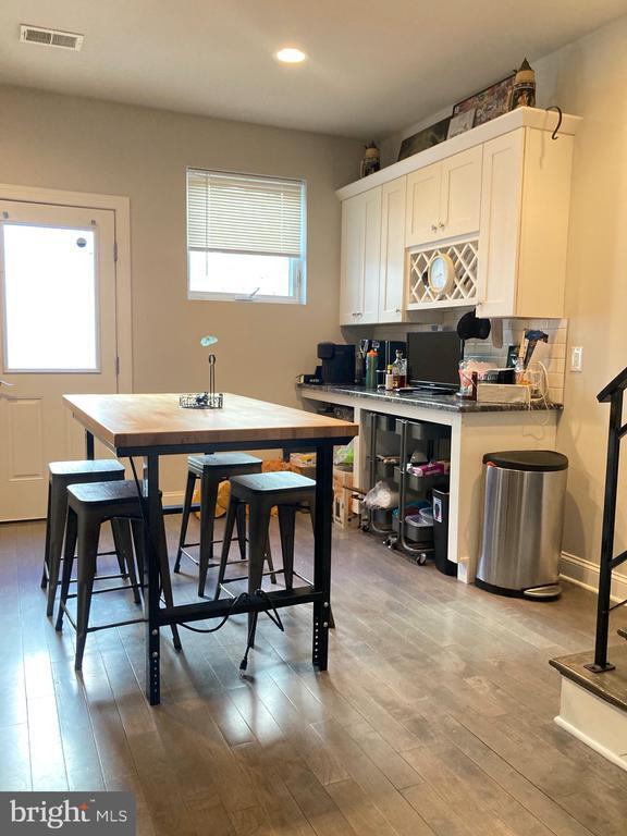 Building Photo - 1212 N Front St