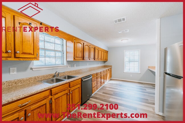 Building Photo - 3866 Hilton Dr