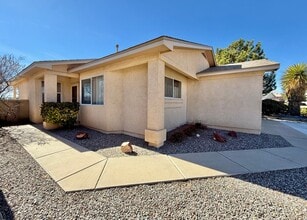 Building Photo - Beautiful Updated 3 Bedroom / 2 Bathroom Home in Prime Rio Rancho Location