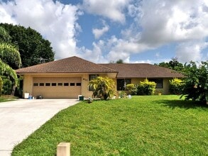 Building Photo - 3 BEDROOM, 2 BATH HOME WITH TILE THROUGHOUT & CLOSE TO THE TURNPIKE