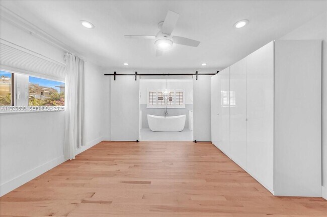 Building Photo - 348 Palm St