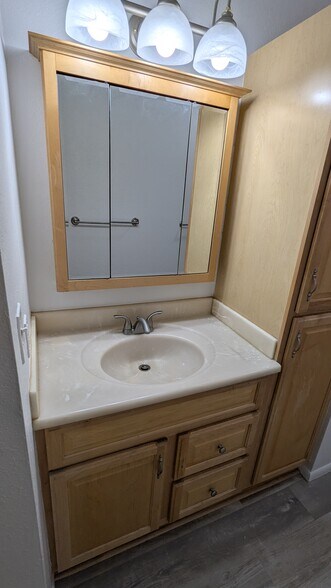 Primary bath - 14852 N 24th Dr