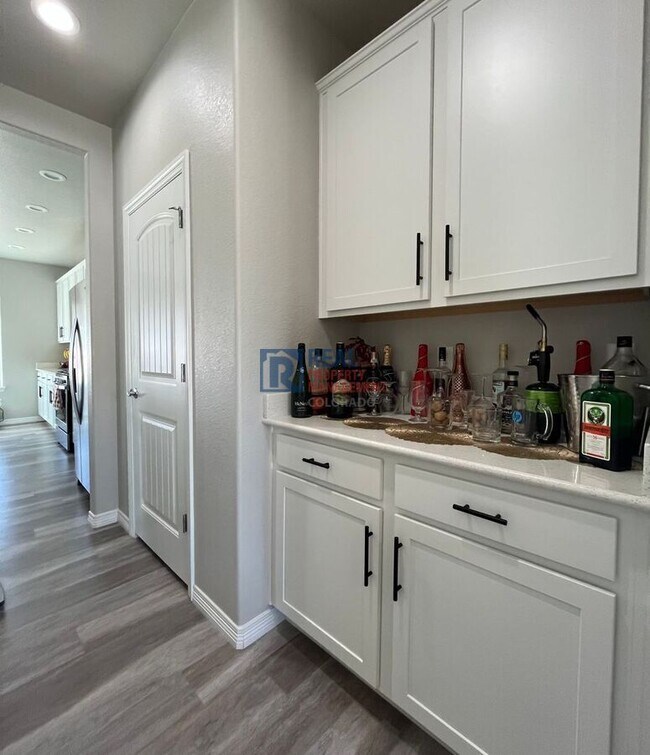 Building Photo - 4597 Hollycomb Dr