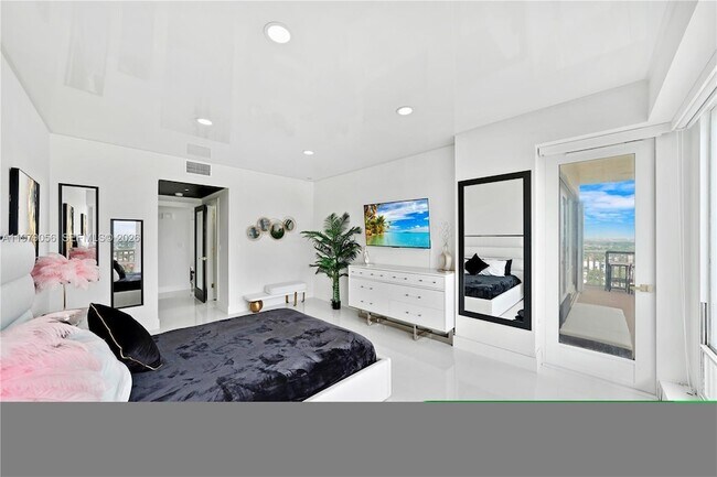 Building Photo - 4020 Galt Ocean Dr