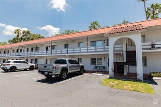 Building Photo - 1100 Martinique Dr