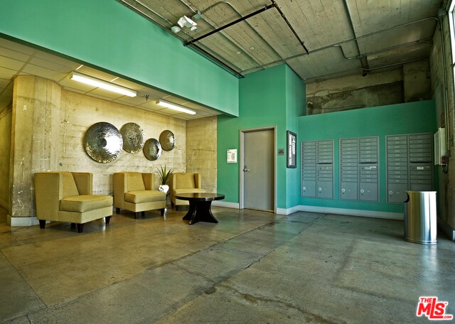 Building Photo - 825 E 4th St