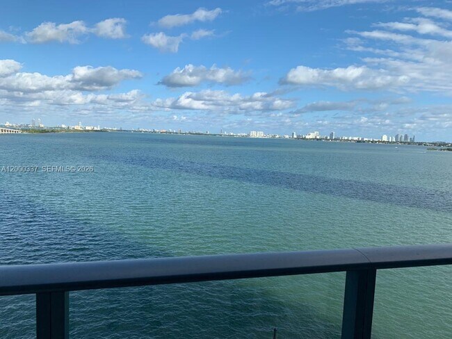 Building Photo - 650 NE 32nd St