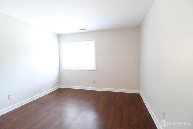 Building Photo - 3123 Sayre Dr