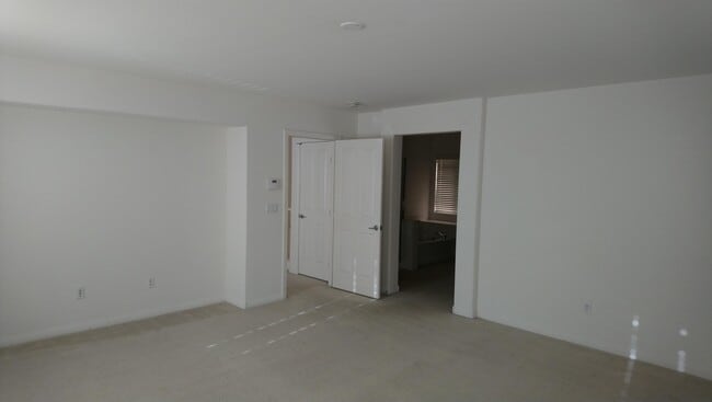 Building Photo - 2024 Hollywell St