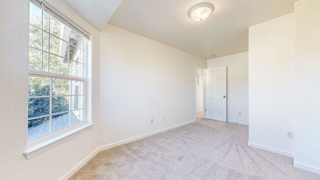 Building Photo - 4732-4736 Starbuck