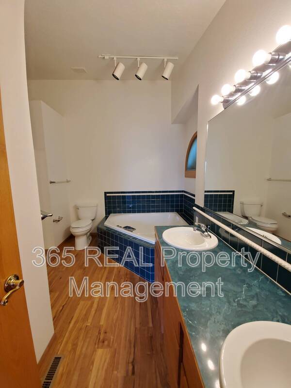 Building Photo - 5601 W 18th St