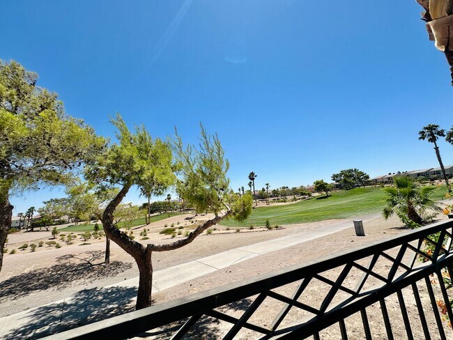 Building Photo - GORGEOUS 2 STORY HOME WITH A GRAND ENTRY &...