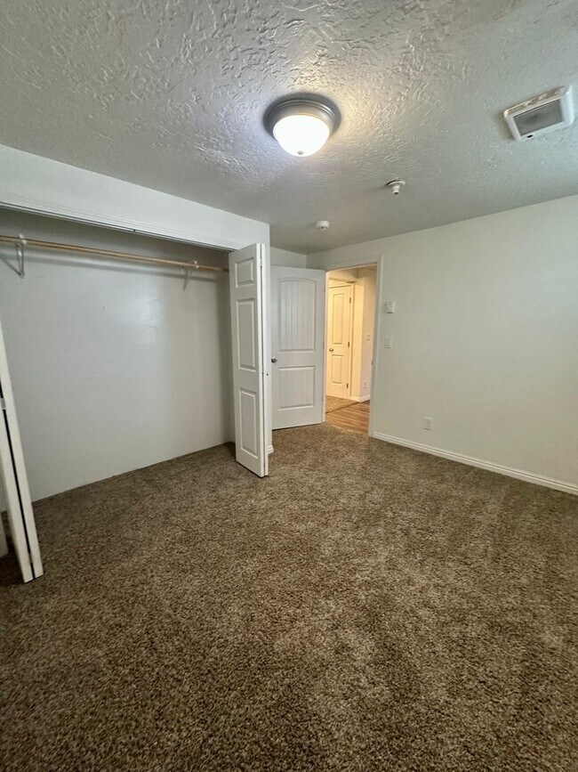 Building Photo - A &amp; E 3rd W Duplex