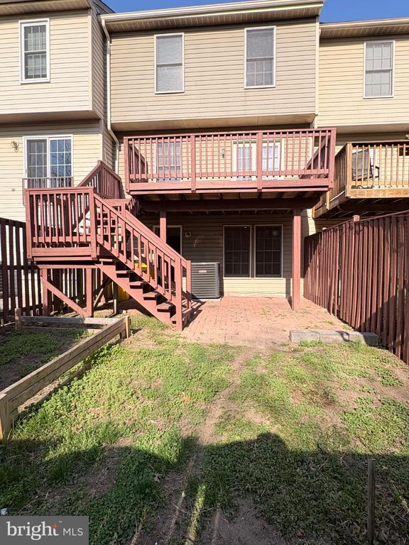 Building Photo - 2120 Commissary Cir