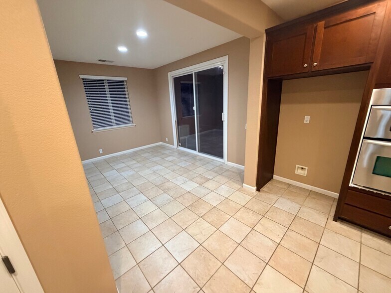 Building Photo - 4025 St Remy Ct
