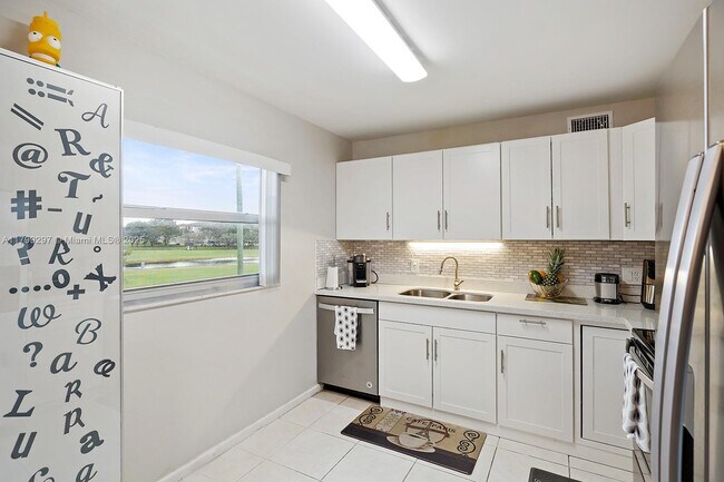 Building Photo - 13550 SW 6th Ct