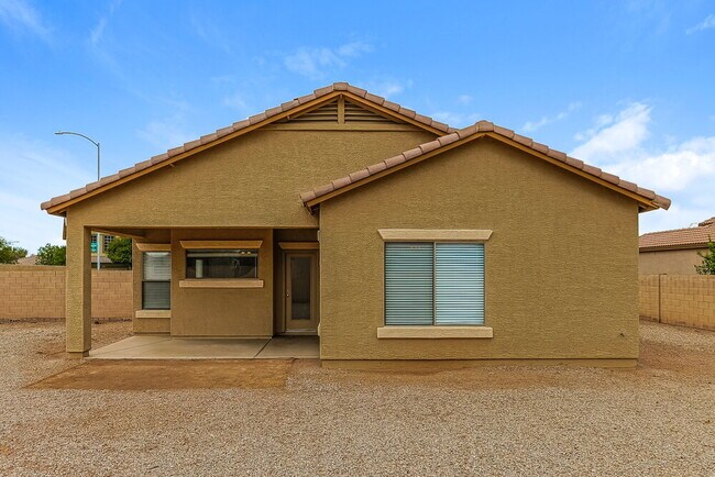 Building Photo - 10746 E Lomita Ave