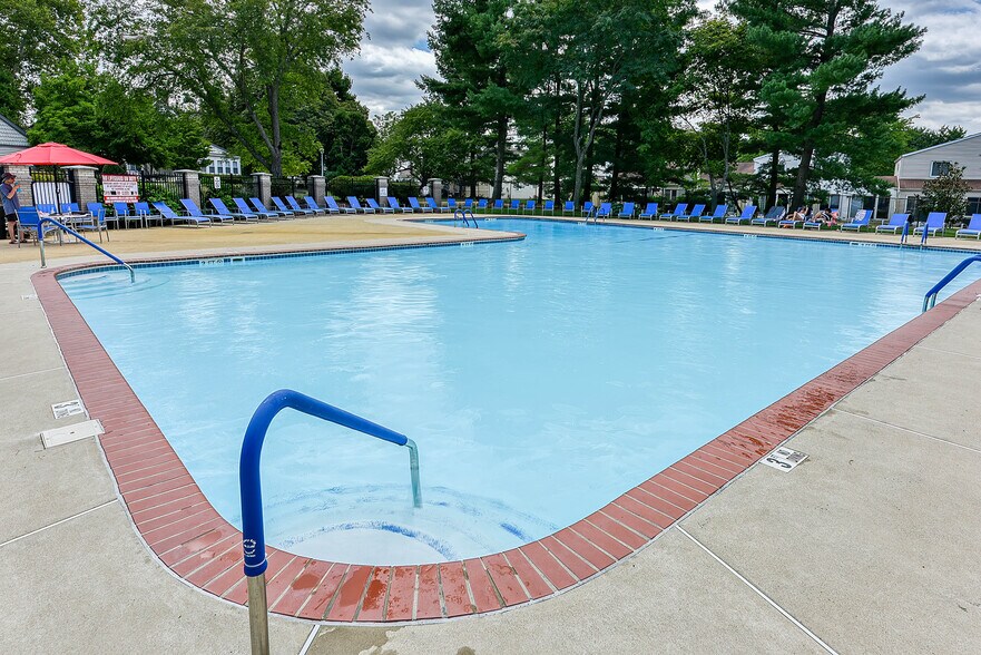 community pool - 45 Tulip Ln