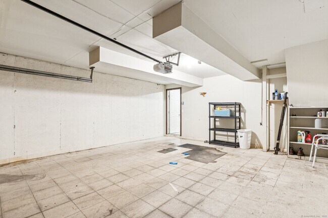 Building Photo - 16 Byington Pl