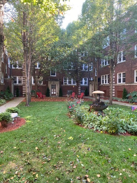 Building Photo - 5927 N Paulina St