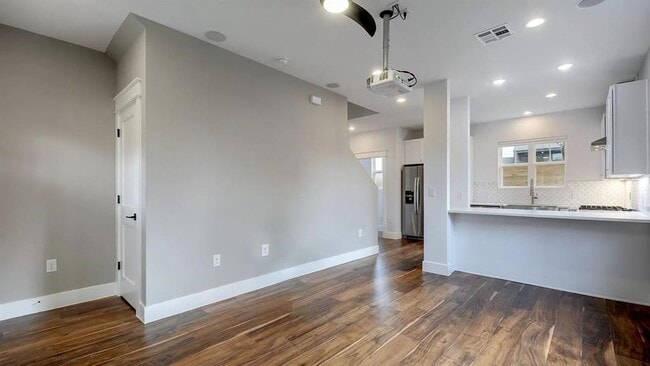 Building Photo - 105 Elkhart St