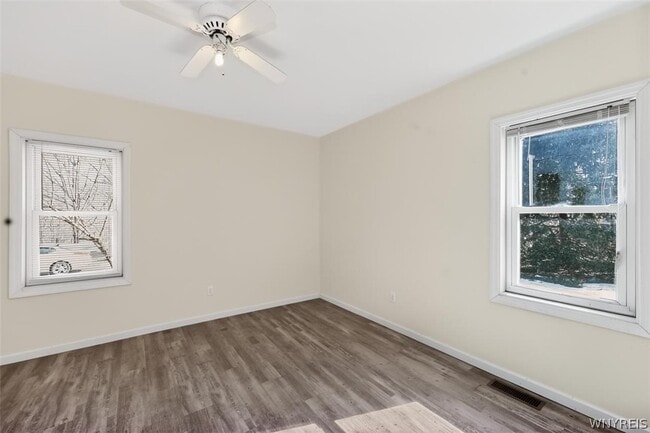 Building Photo - 55 York St