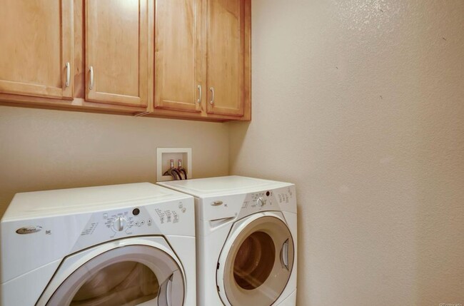 Building Photo - Spacious 3-Bed, 2.5-Bath Townhouse in Waln...