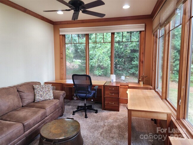 Building Photo - 16946 Belle Isle Dr