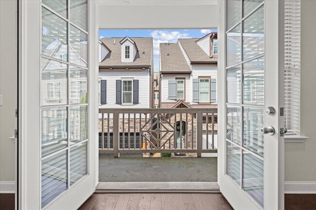 Building Photo - 545 Mirrormont Dr