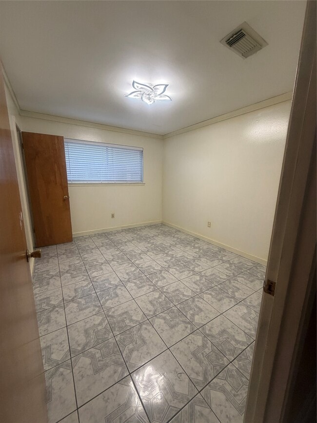 Building Photo - 10831 Overlea Dr