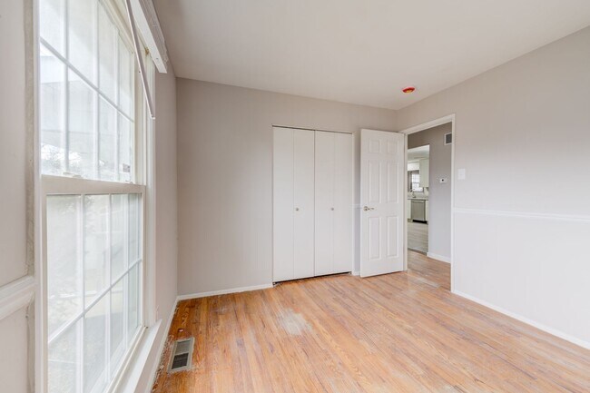 Building Photo - 3 bedroom 2 bath house with attached garage.