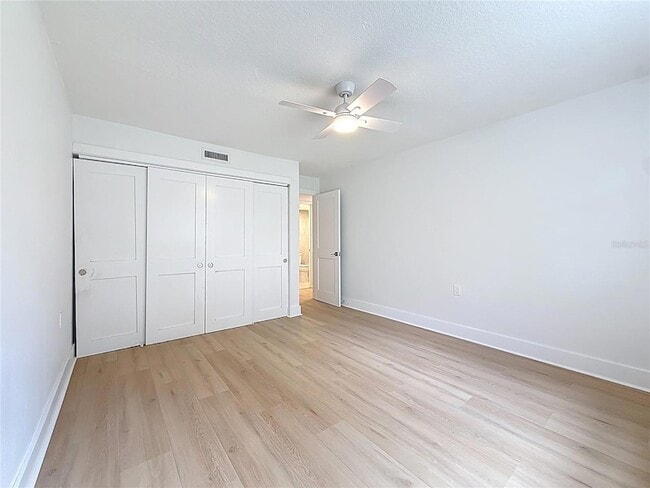 Building Photo - 200 Country Club Dr