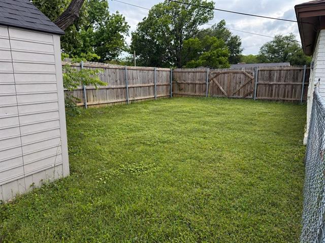 Building Photo - 812 Irwin Dr