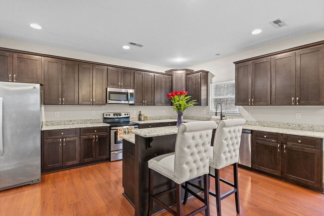 Building Photo - Dream Home Alert in Hampton!