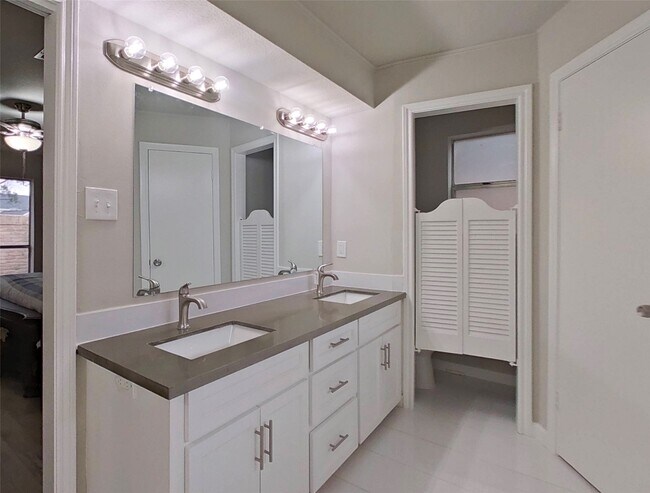 Building Photo - 20206 Lake Sherwood Dr