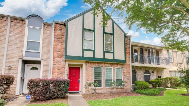 Building Photo - 1334 Country Pl Dr