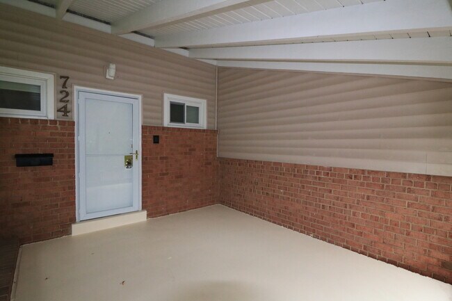 Building Photo - "Coming Soon". 4 bed + 2.5 Bath Stunning Split-Level in Kemp Mill