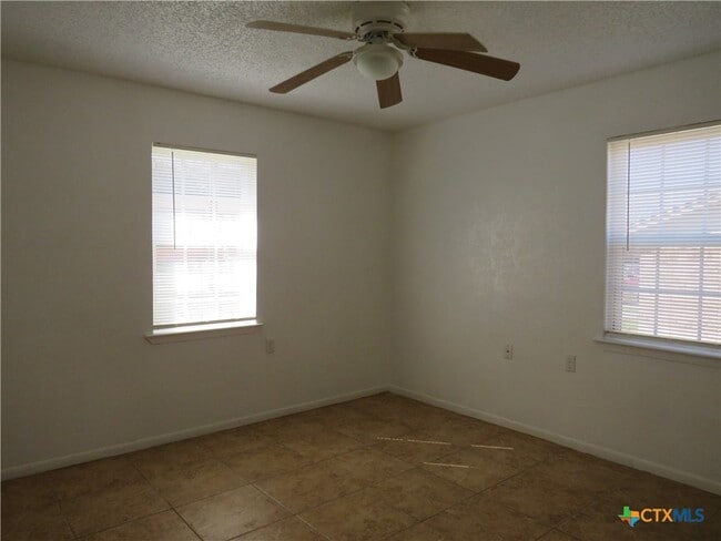 Building Photo - 910 Dryden Ave