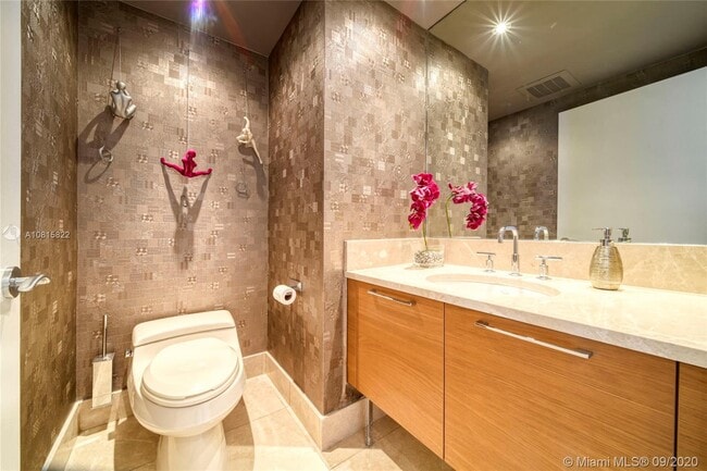 Building Photo - 17001 Collins Ave