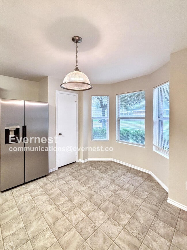 Building Photo - 122 Golden Oak Dr