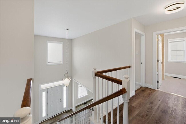 Building Photo - 208 Liberty Cir