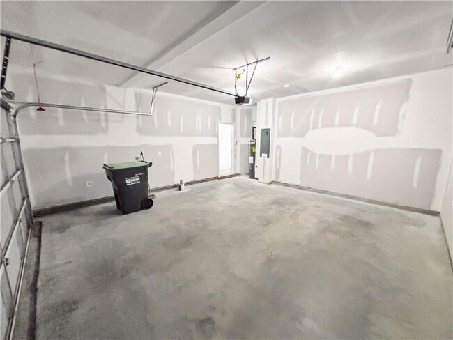 Building Photo - 5784 Silver Lk Dr
