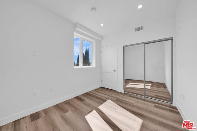 Building Photo - 667 Wilton Pl