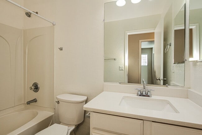 Building Photo - 14837 W Columbine Dr